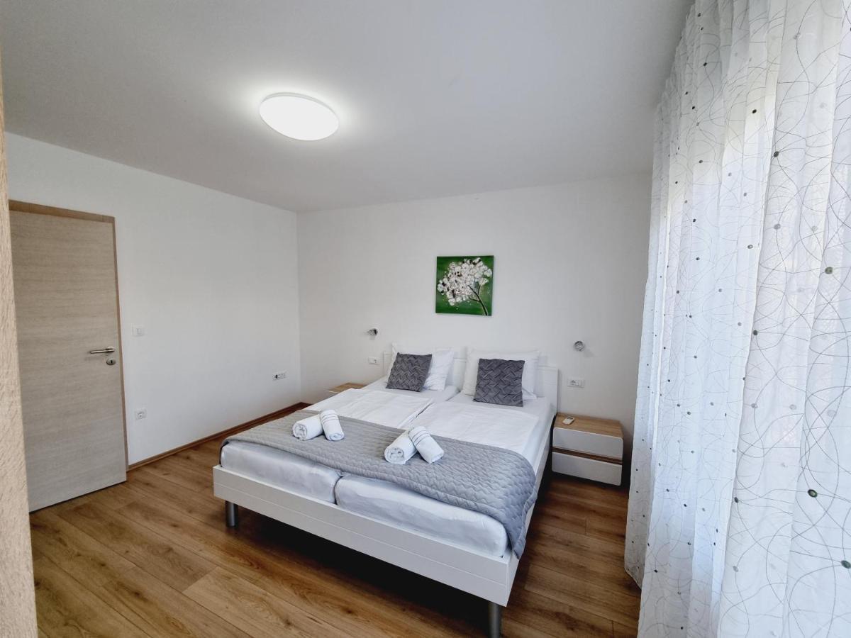 Apartman Maslina Крк Екстер'єр фото